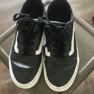 Black size 9 vans.